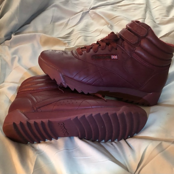 Reebok Classics - Picture 2 of 5